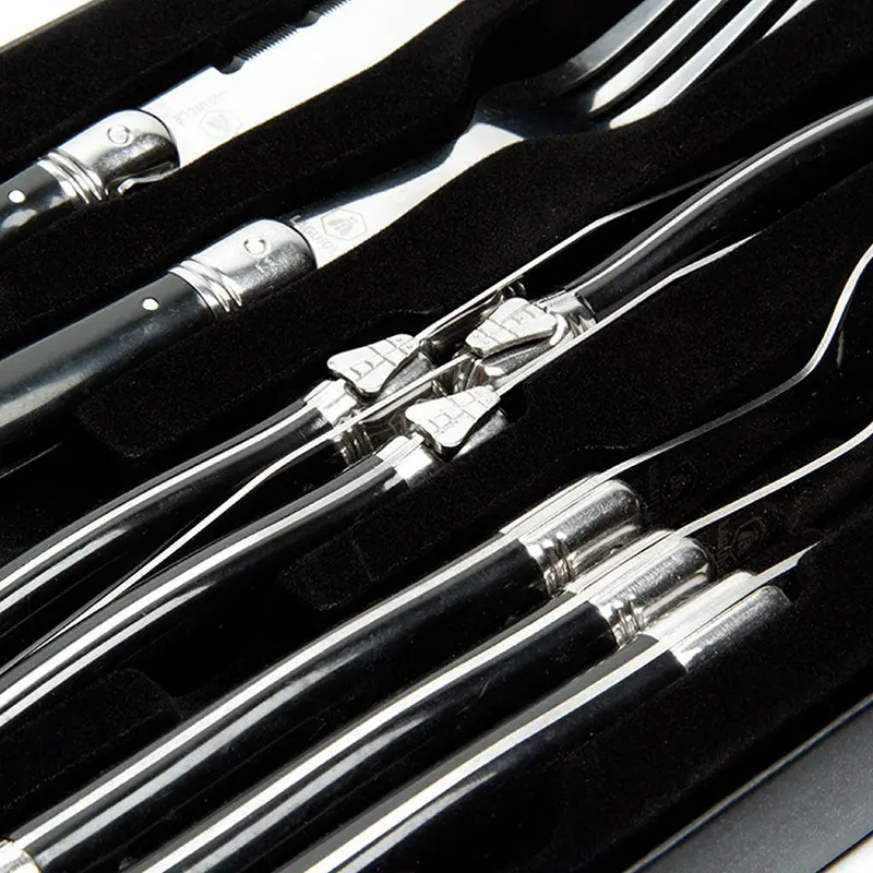 Set de 8 Cubiertos Laguiole